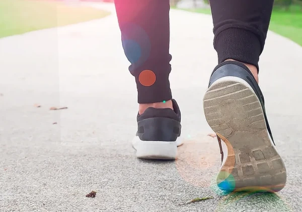Cuma 15 Menit Jalan Kaki Setelah Buka Puasa, Ini Manfaatnya