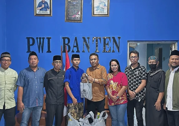 PWI Banten dan Yayasan Mengetuk Pintu Langit Salurkan Santunan Sembako untuk Anak Yatim