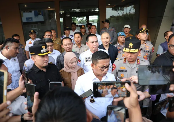 Pemprov Banten Batasi Jam Operasional Truk Tambang, Gubernur Andra: Demi Kepentingan Masyarakat dan Ketertiban