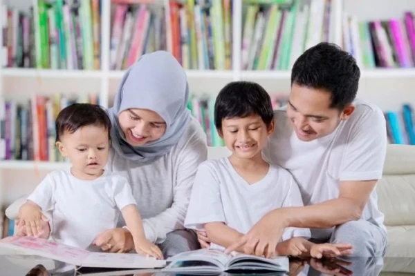 Rahasia Anak Cerdas dan Dekat dengan Orang Tua, Ternyata Berawal Dari Buku Cerita